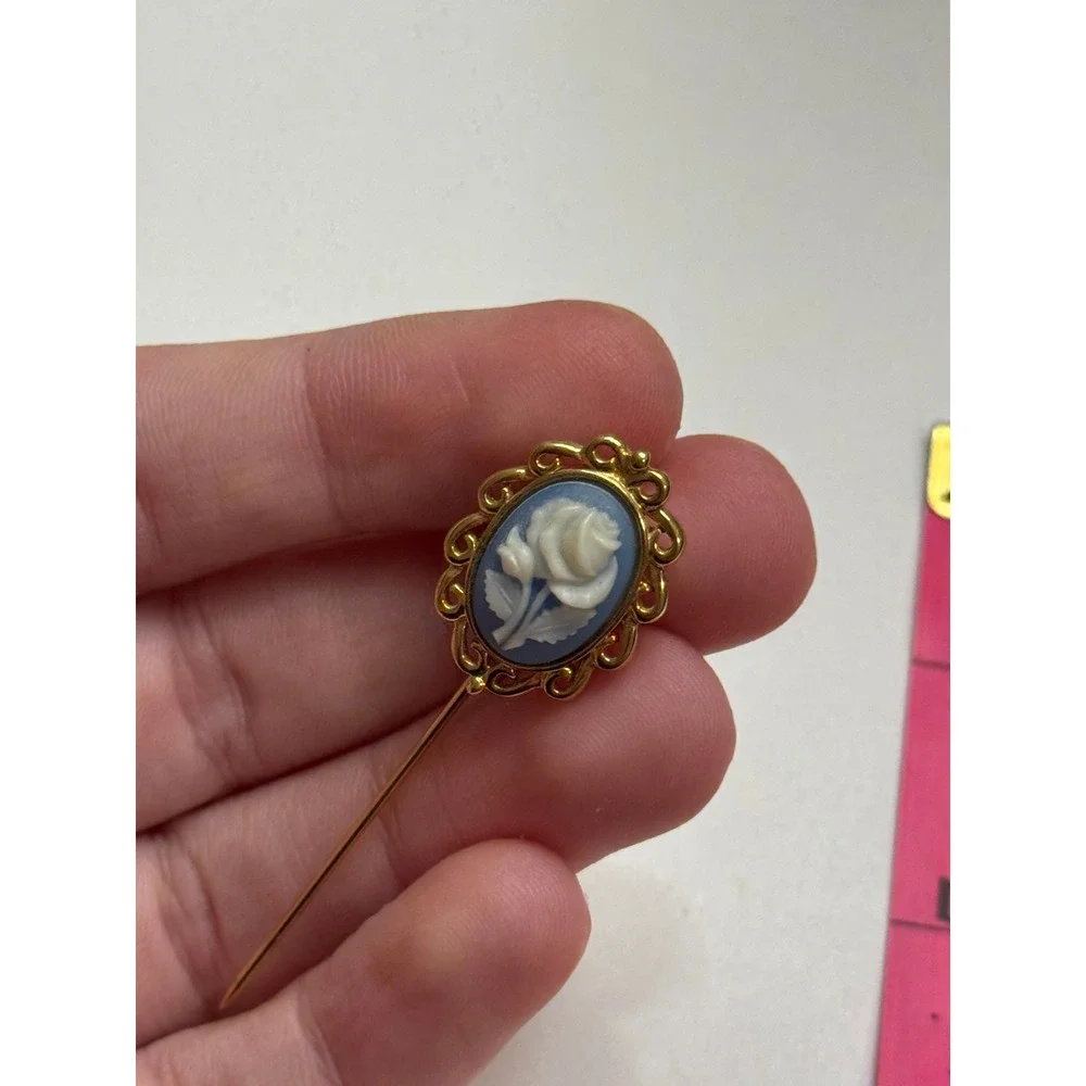 Monet Vintage Gold Tone Blue White Rose‎ Cameo Stick Pin Brooch Floral Jewelry