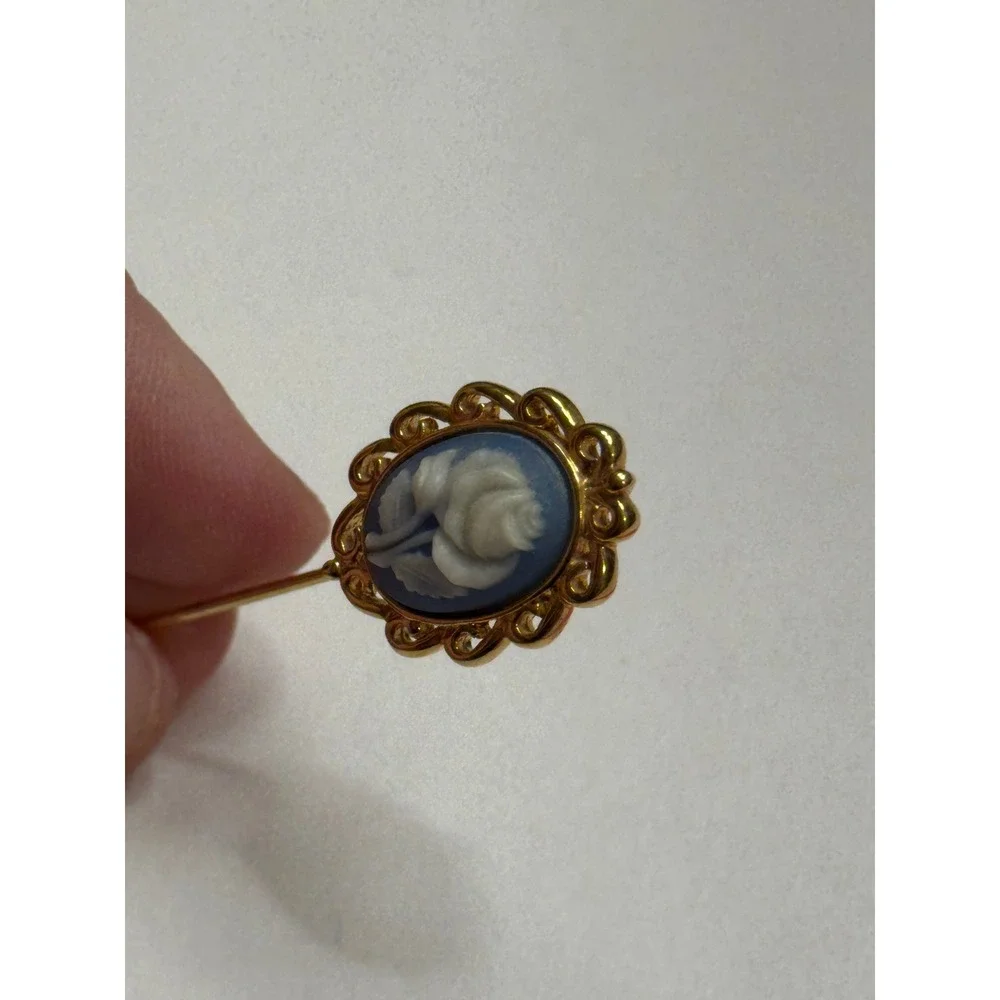 Monet Vintage Gold Tone Blue White Rose‎ Cameo Stick Pin Brooch Floral Jewelry