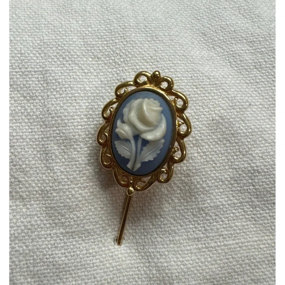 Monet Vintage Gold Tone Blue White Rose‎ Cameo Stick Pin Brooch Floral Jewelry