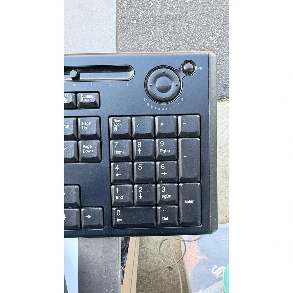 Acer Wired Multimedia Keyboard with Volume Dial and Logitech Wireless Mouse Bund