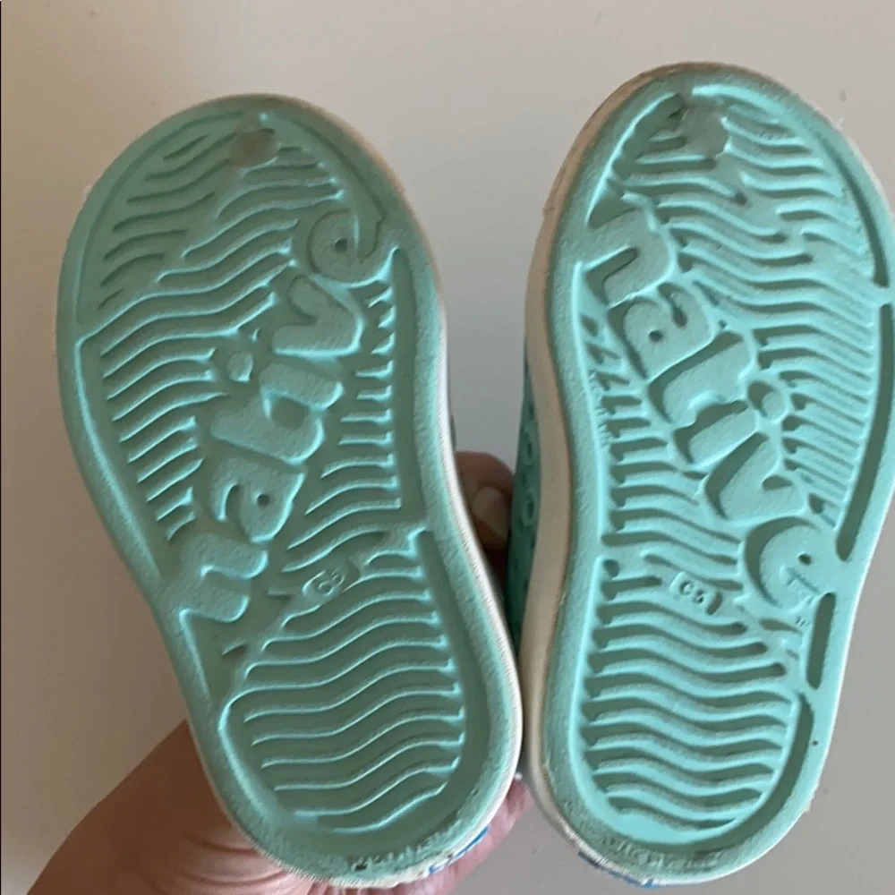 Native Shoes kids perforations