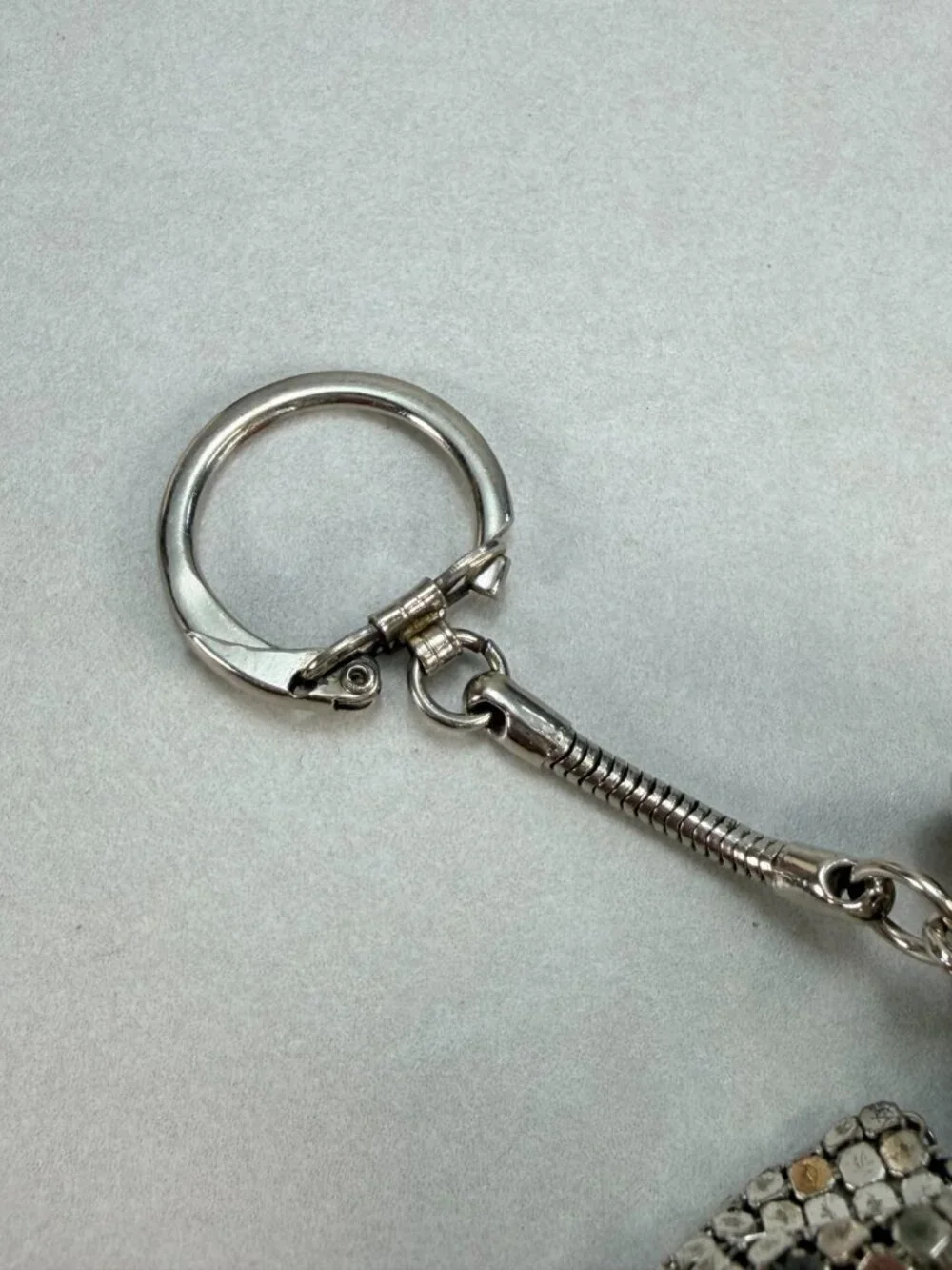 Vintage Silver Tone Mesh Coin Purse Keychain Kiss Lock Mini Change Purse