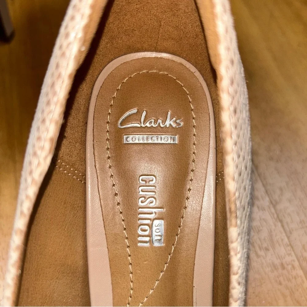Clarks Women’s Cream Textured‎ Peep-Toe Heels Size 8M