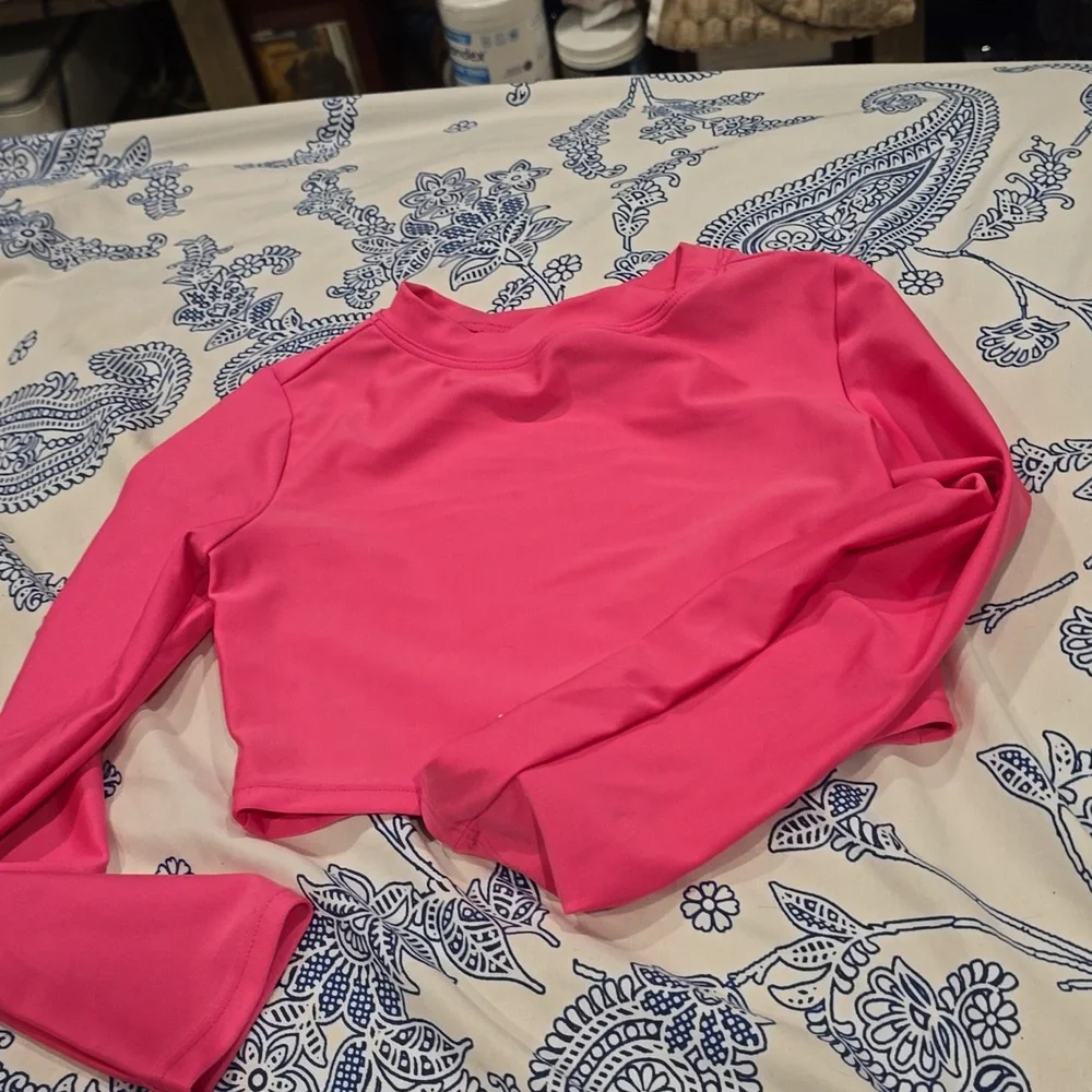 art class nwot rashguard