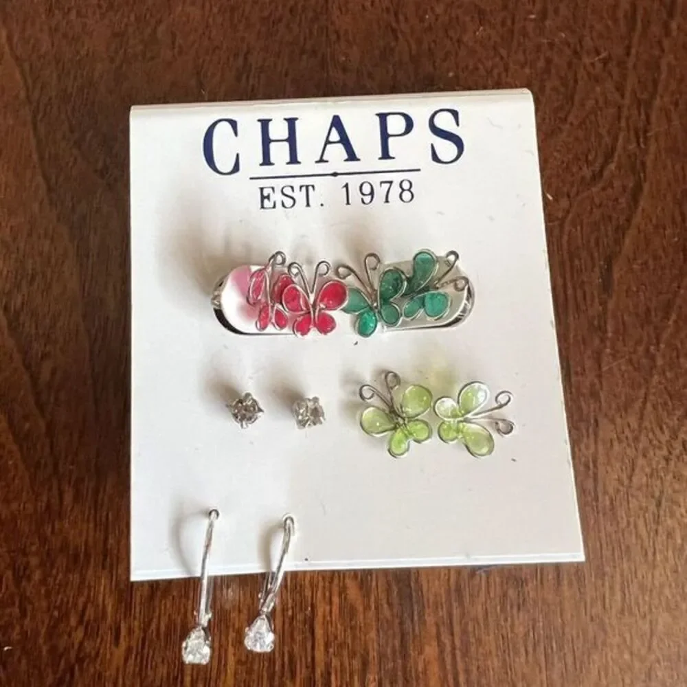 Chaps placing weddings