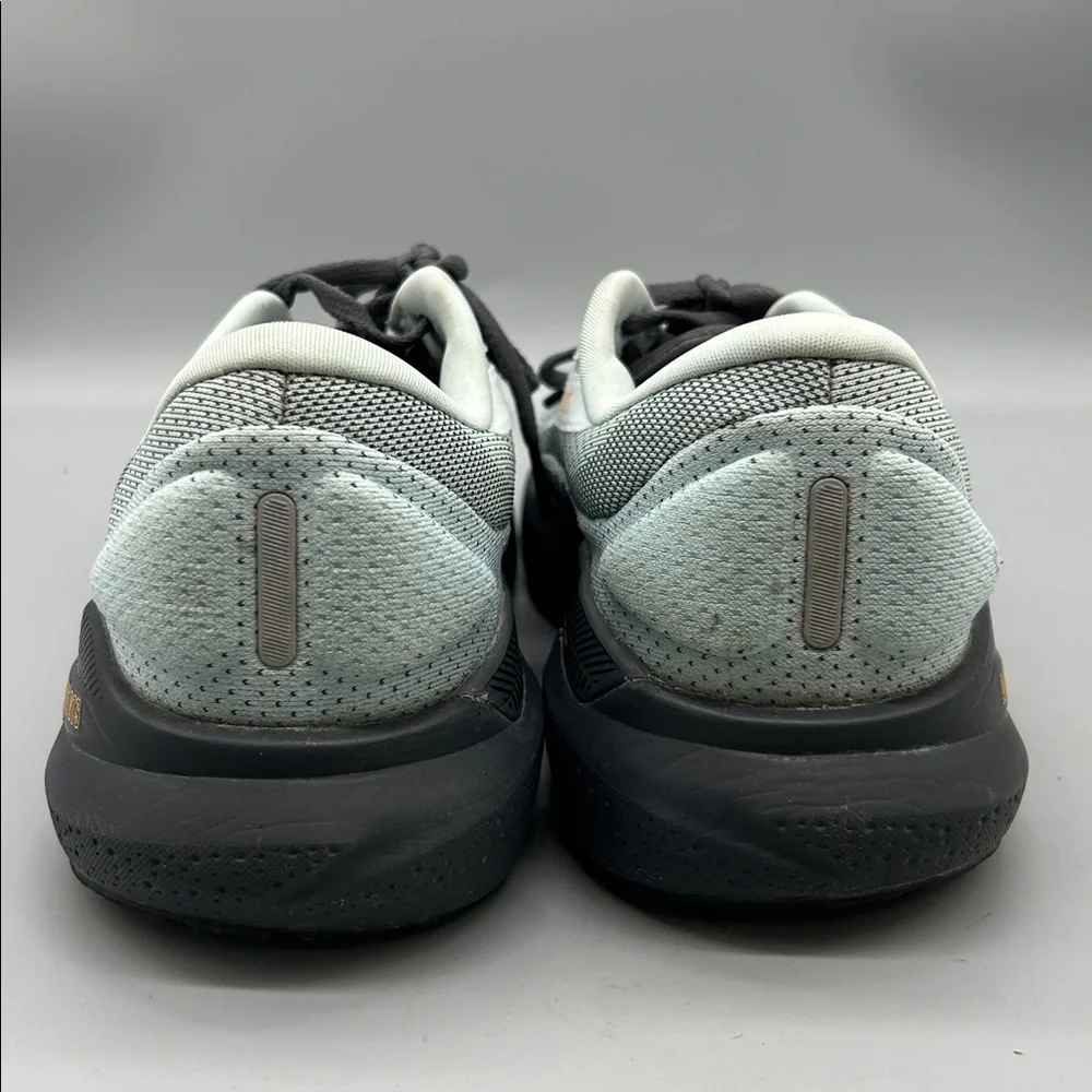Brooks breathable design midsole