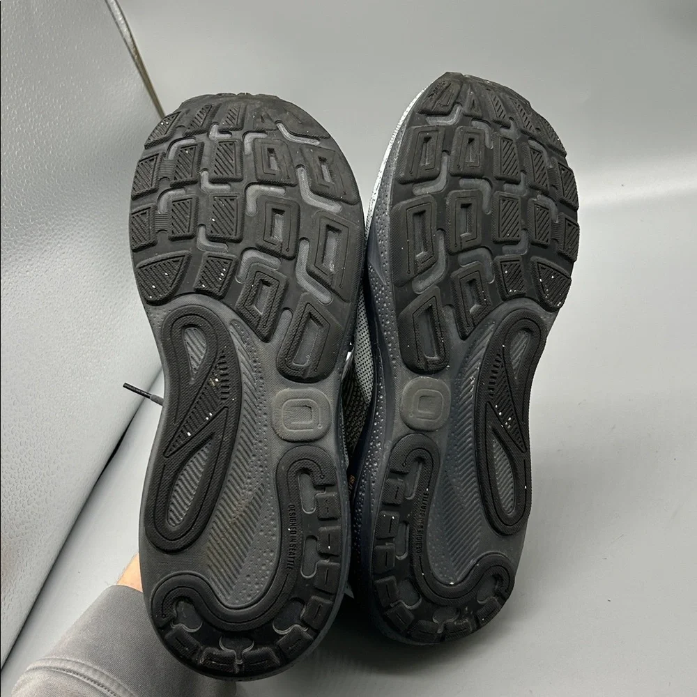 Brooks running black logo