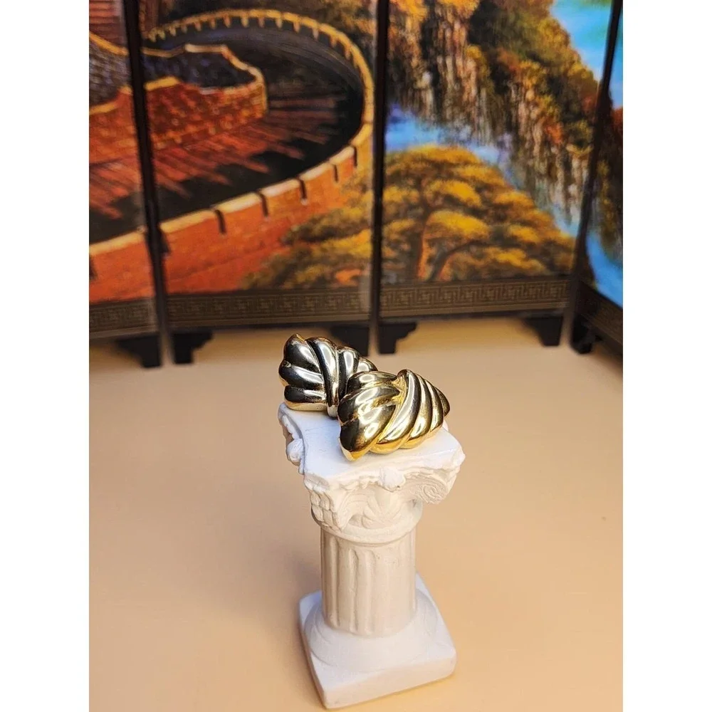 Trifari Crown •item good