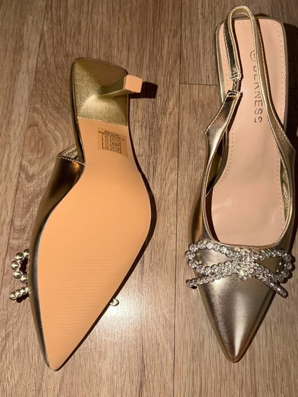 N/A elegant gold
