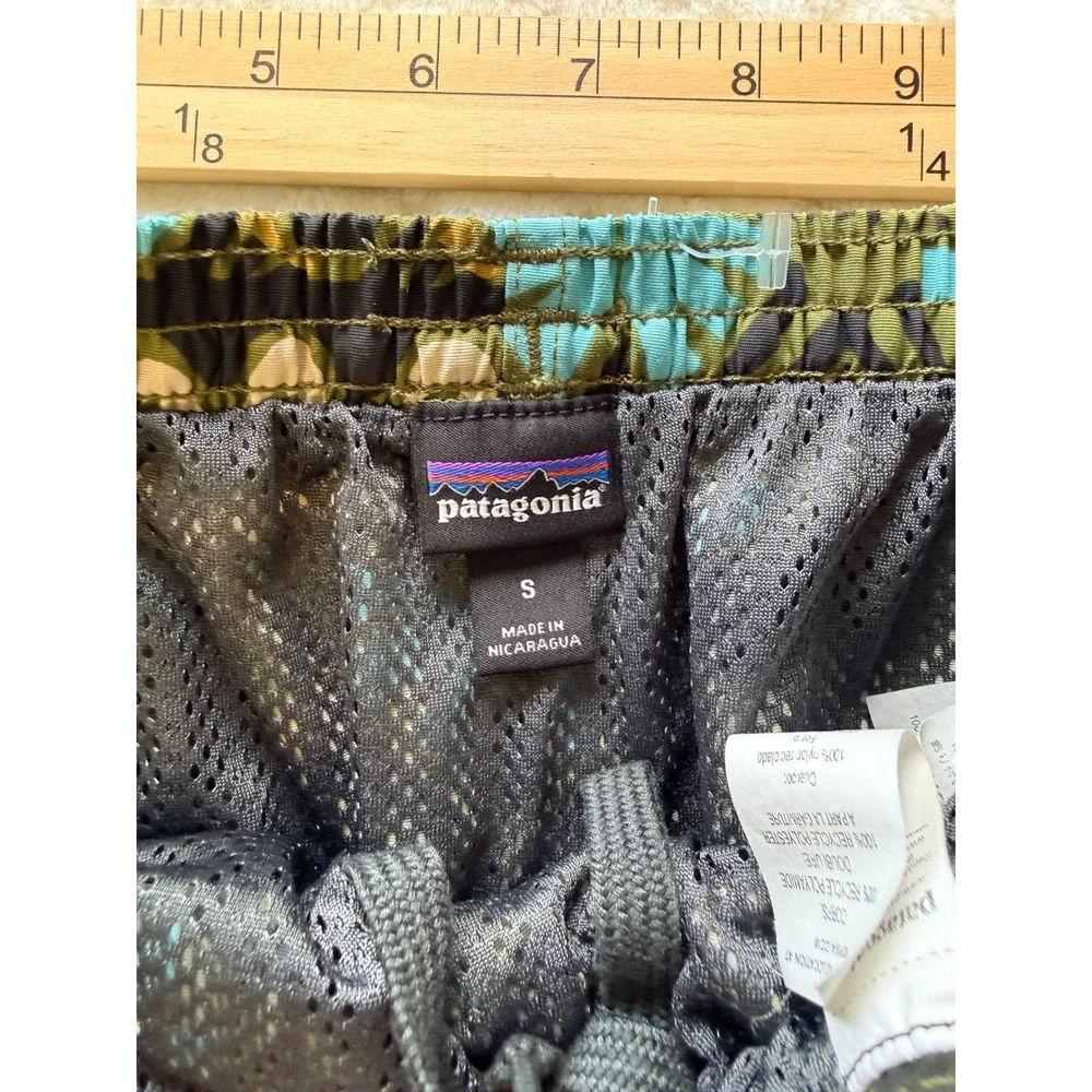 Patagonia Baggies Shorts‎ Mens Small Green Geometric Tribal Print 5 Inch Inseam