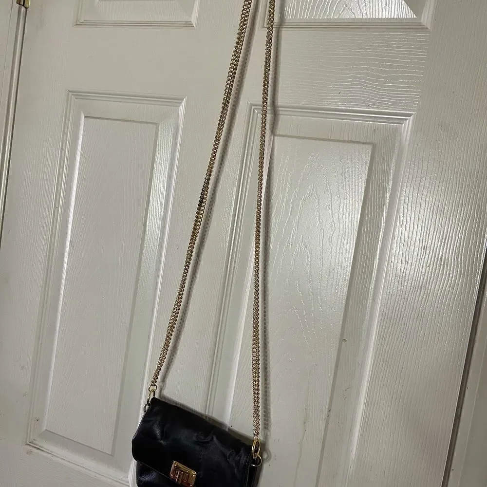 Paradox leather black small crossbody bag with ajustable gold tone chain.