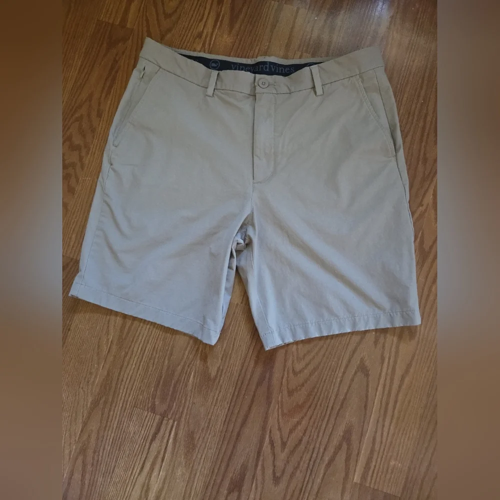 Vineyard Vines Men's‎ Khaki On The Go  Athletic Shorts Size 34