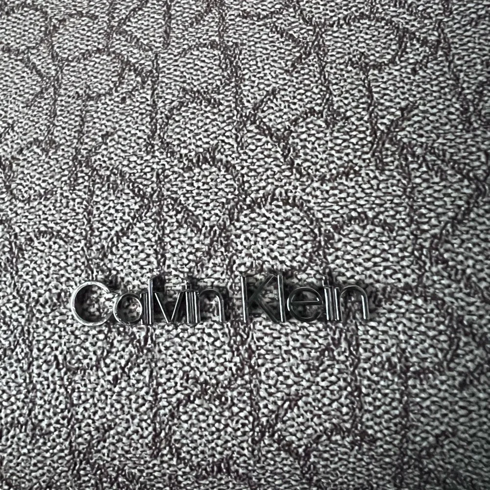 Calvin Klein Women's Cream and Tan Handbag