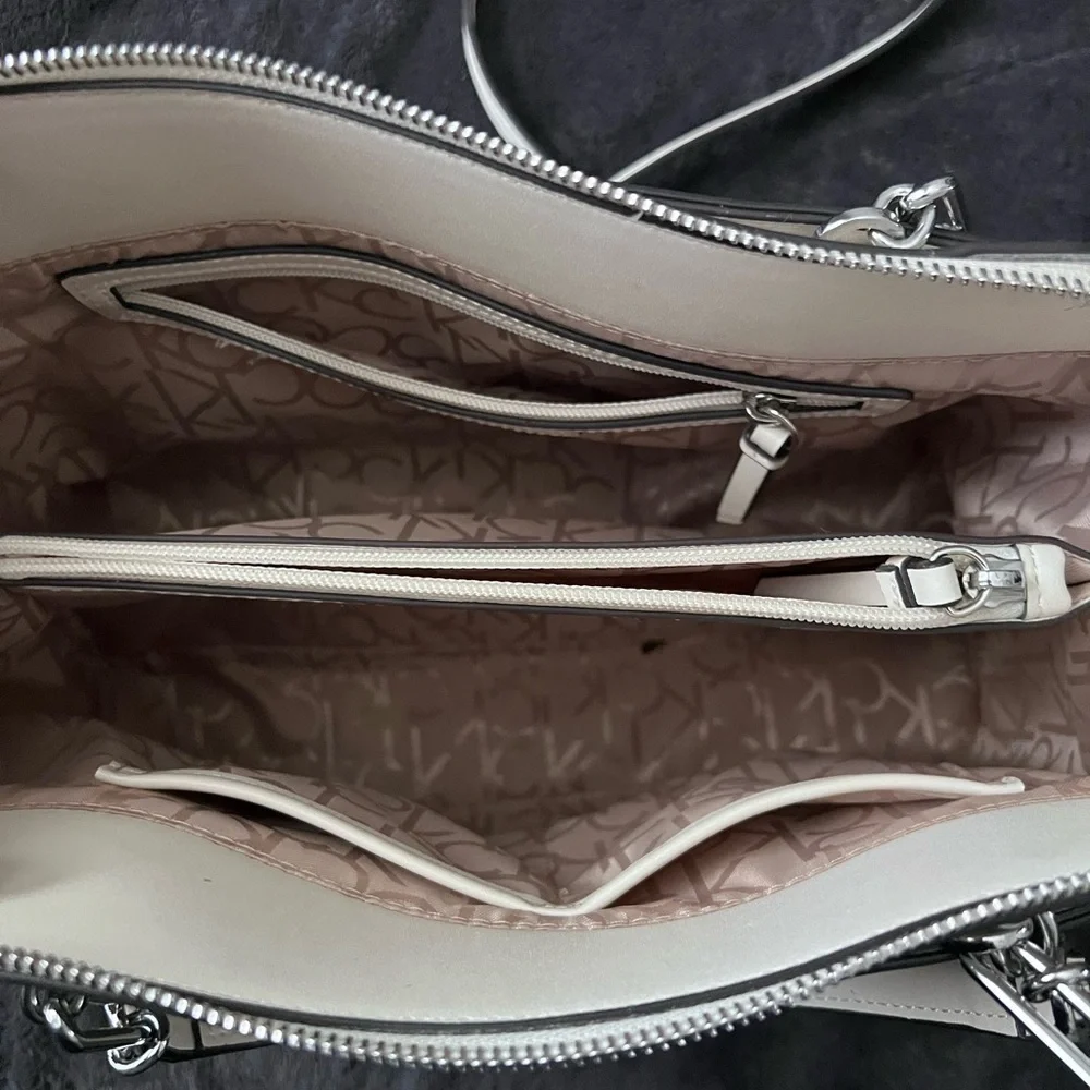 Calvin Klein Women's Cream and Tan Handbag