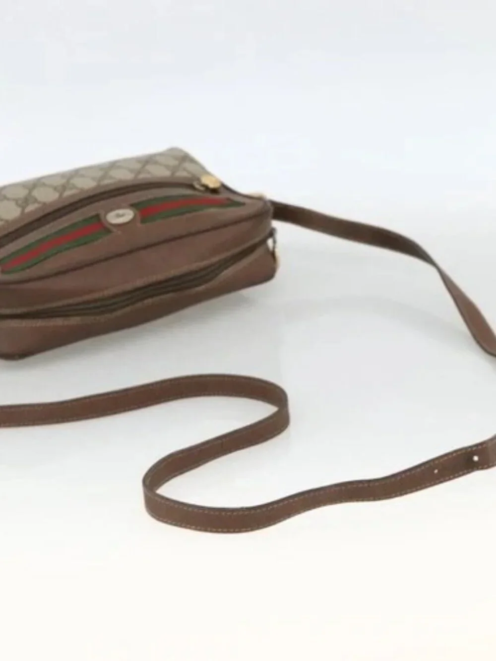 Gucci brand	gucci color	beige