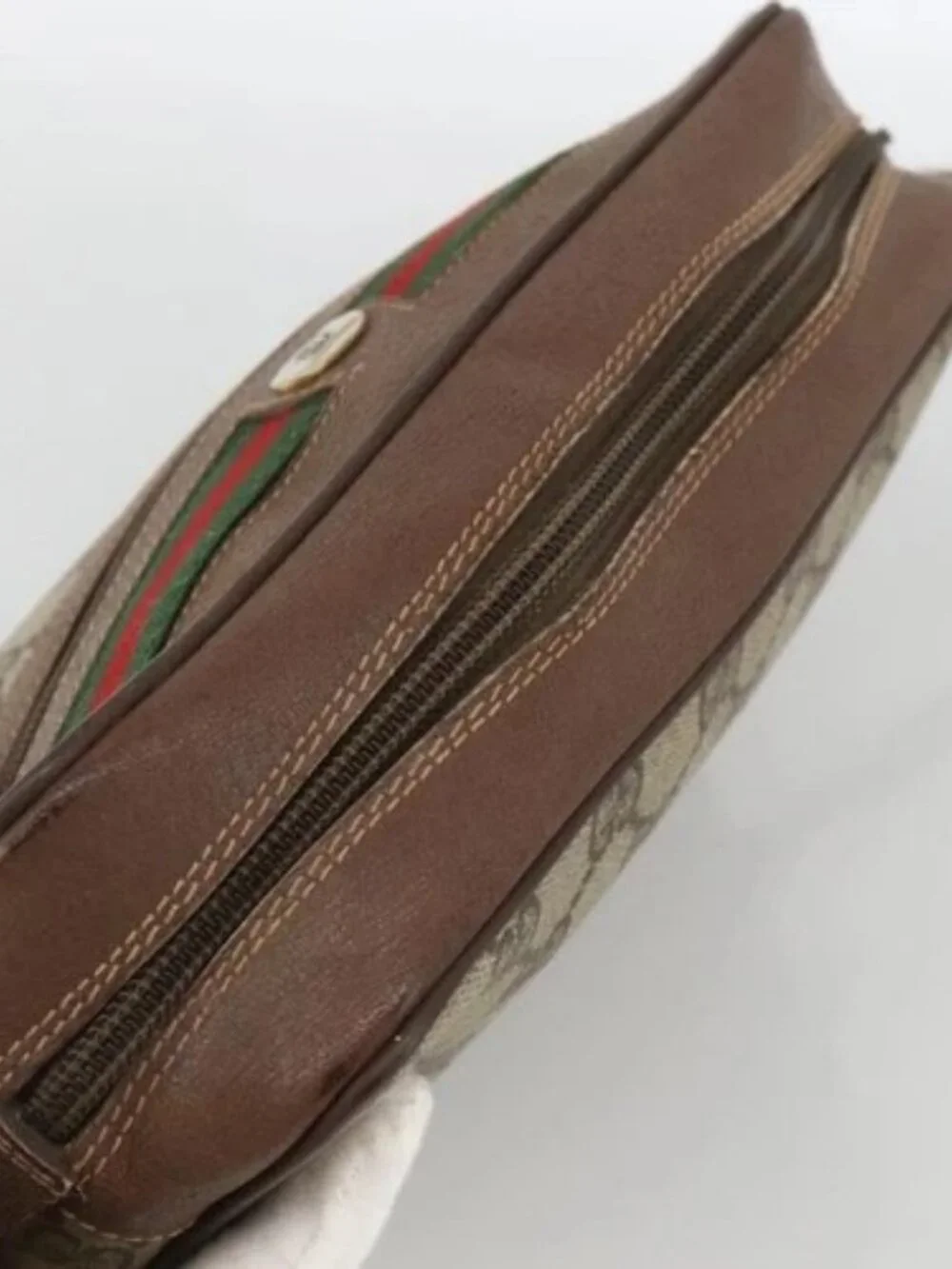 Gucci brand	gucci color	beige
