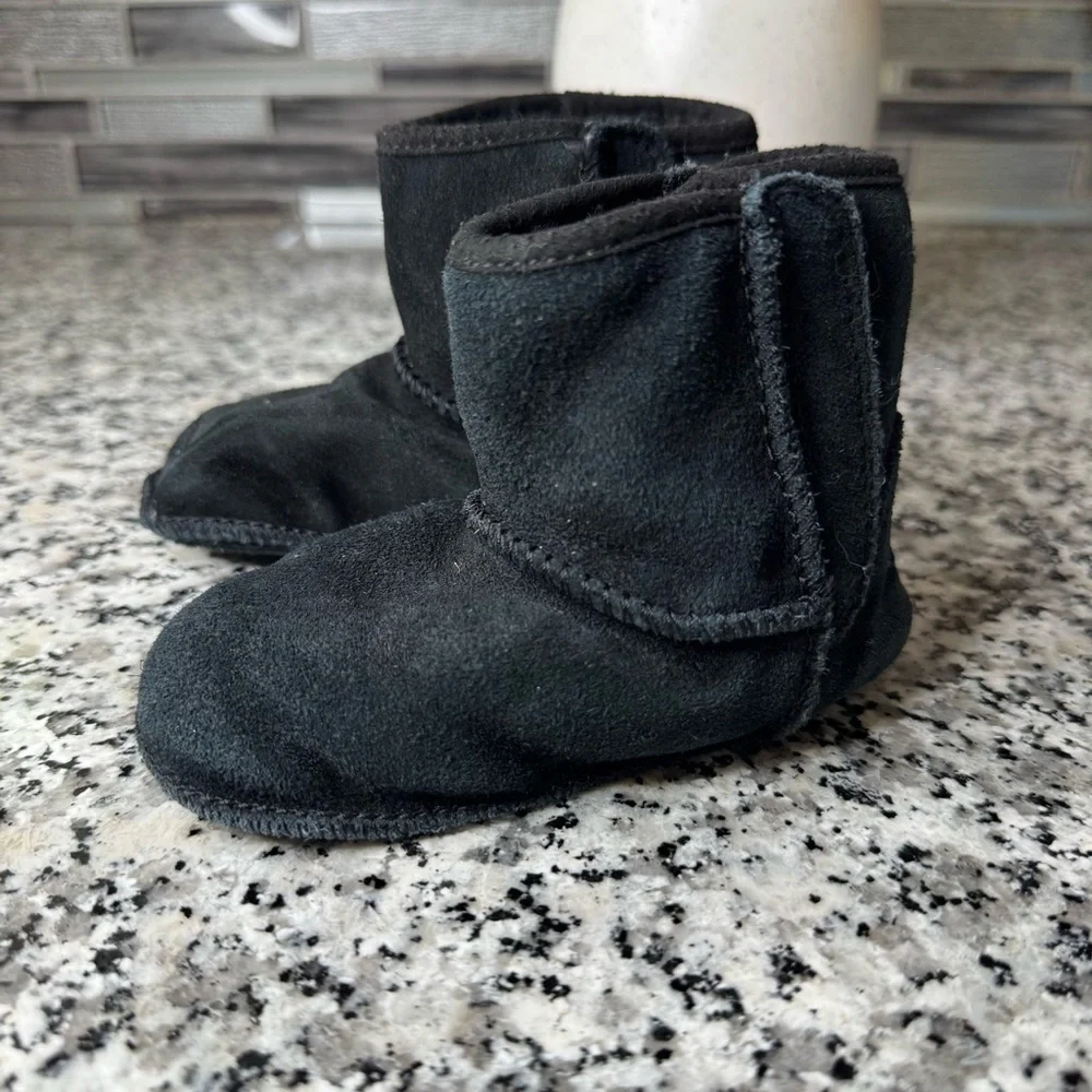 UGG Baby Classic boots in black suede Size 4/5 Baby