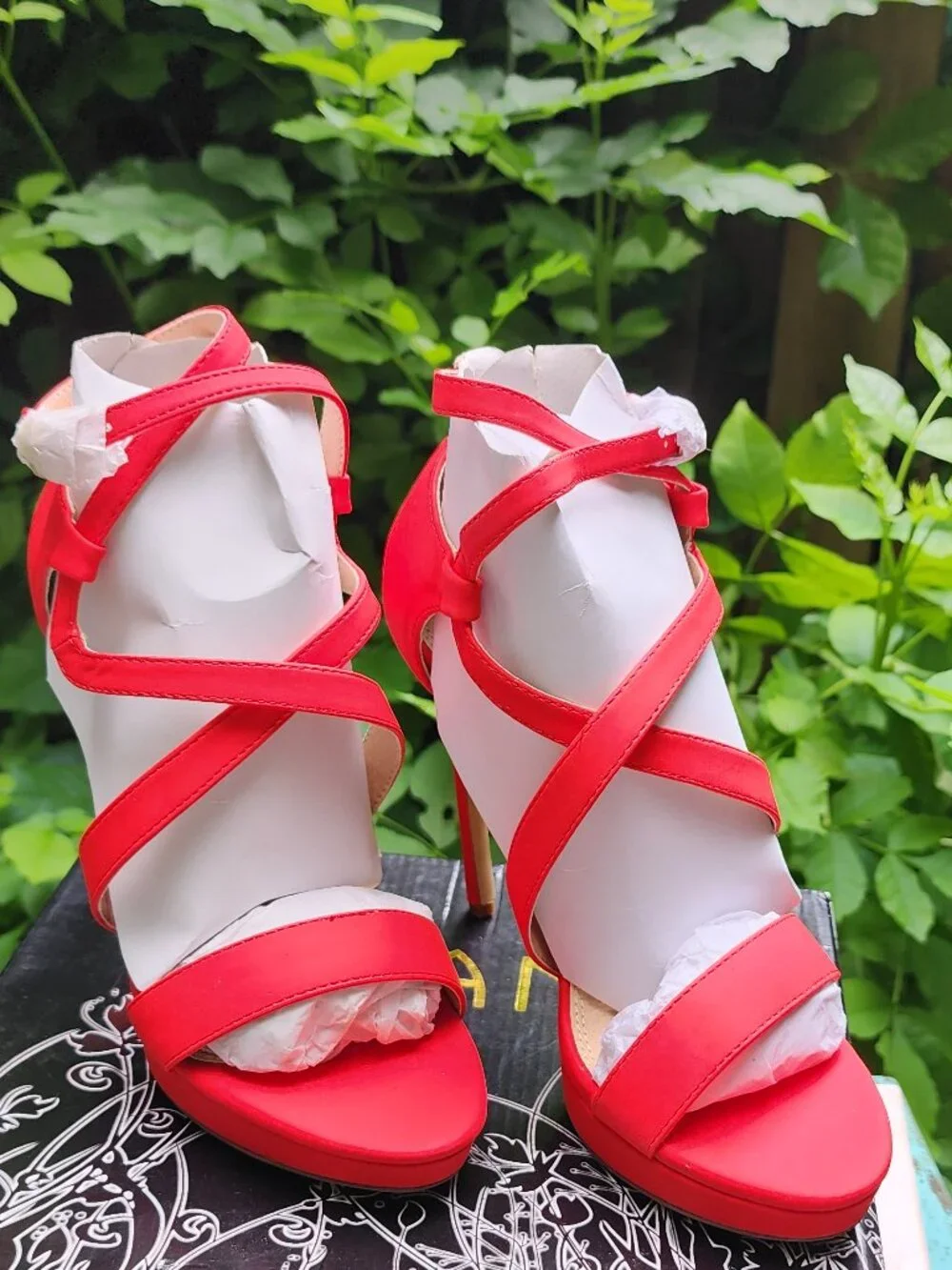 NWB Lilliana Rosanna size 7.5 HOTTIE red strappy heels 👠 ♥️
