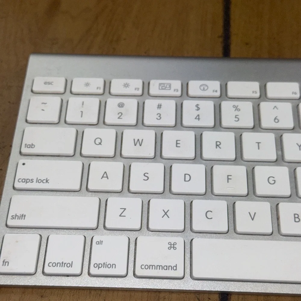 Apple Wireless Keyboard Silver White‎ Bluetooth Model A1314 Mac iPad parts