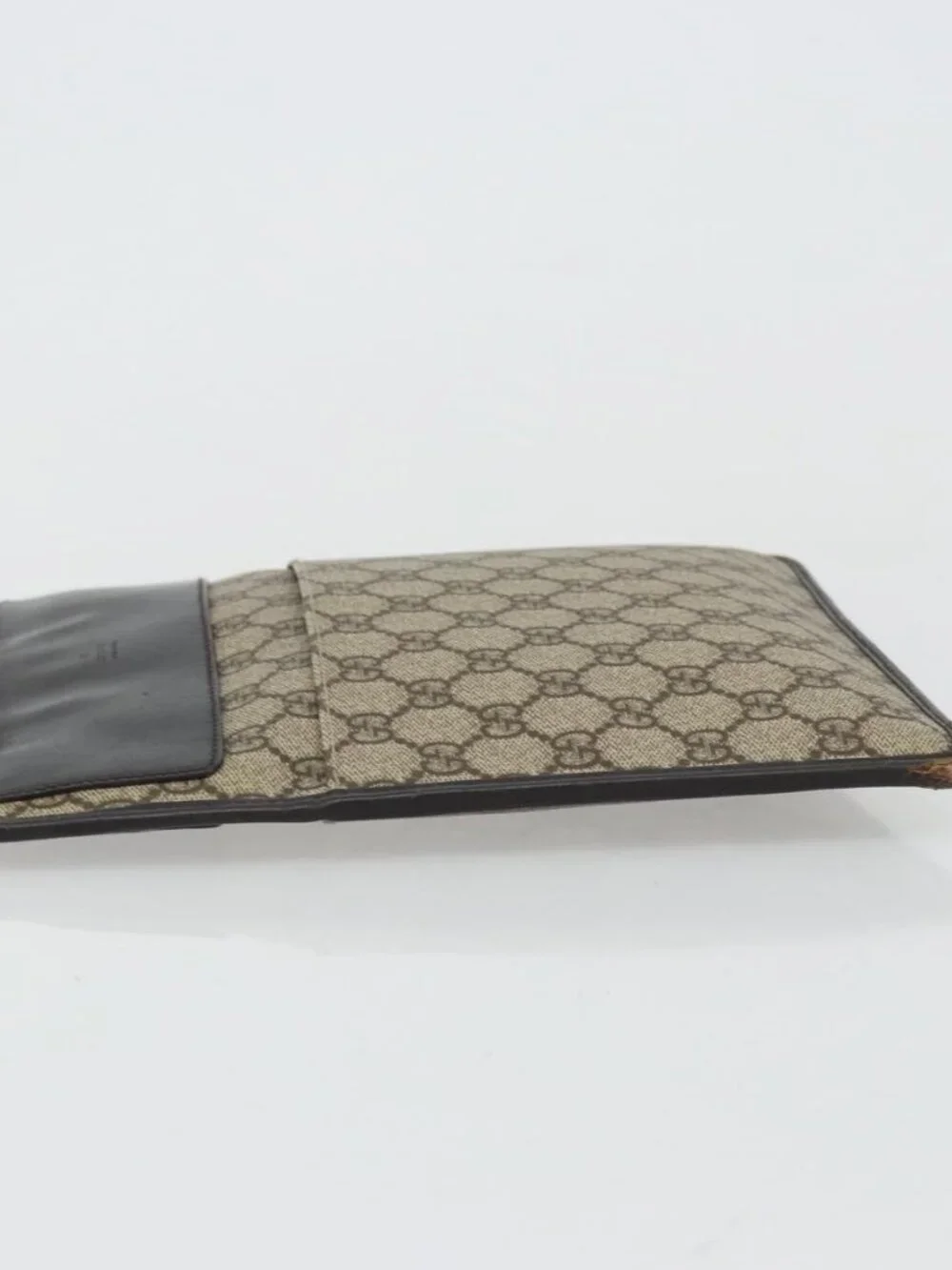 Gucci brand	gucci color	beige