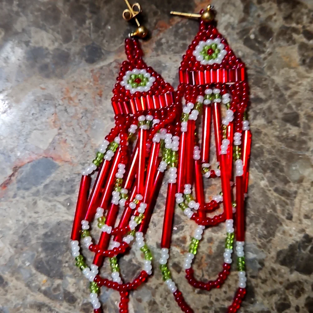 VTG RED WHITE GREEN SEED BEAD‎ LONG EARRINGS