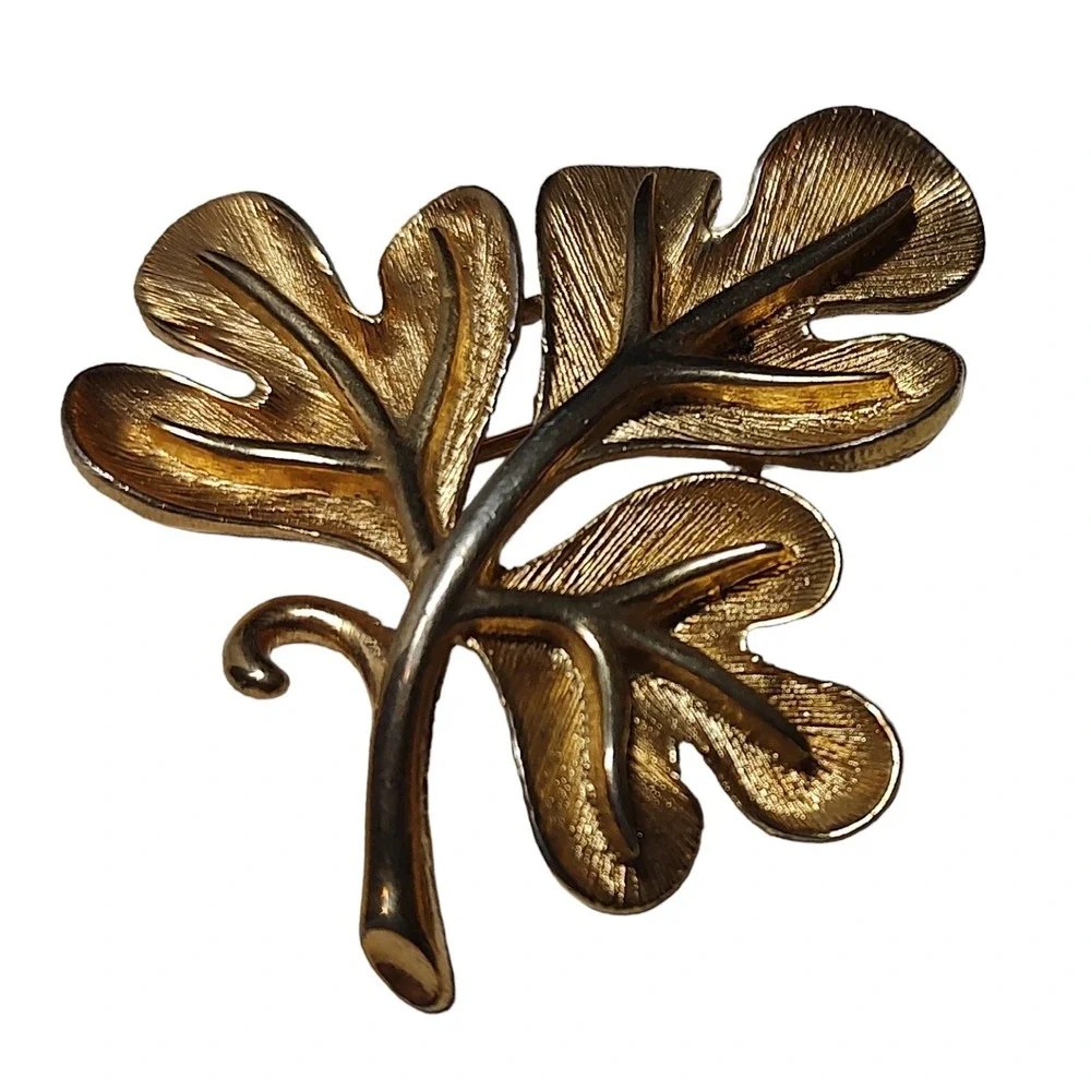 Vintage Leaf Gold Tone Brooch‎ Two Inch Granny Core Unbranded Fall Autumn
