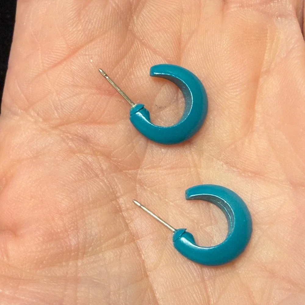 Teal Blue Enamel Hoop‎ Earrings Small C-Shape Glossy Retro Studs Push Back