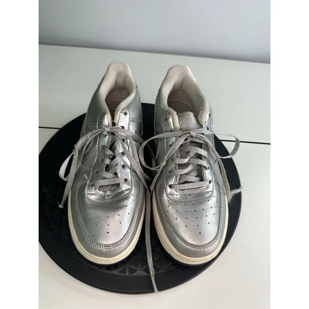Nike Air Force 1 Low SE GS Girl's Sneakers Size 4.5Y Metallic Silver
