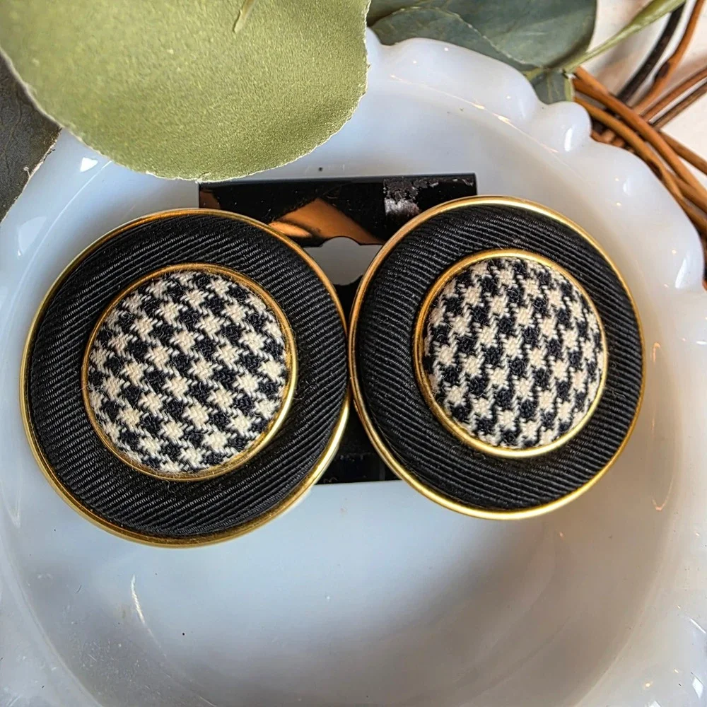 N/A vintage button