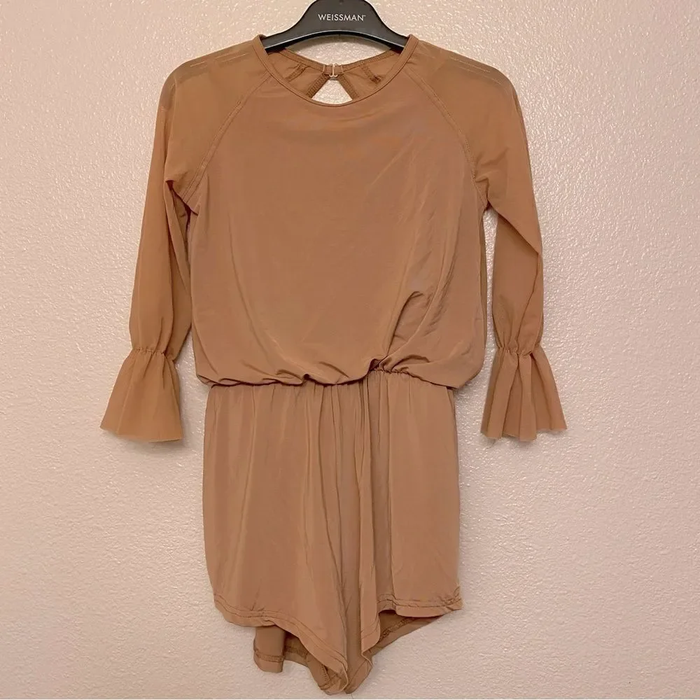 Weissman flounce sleeve