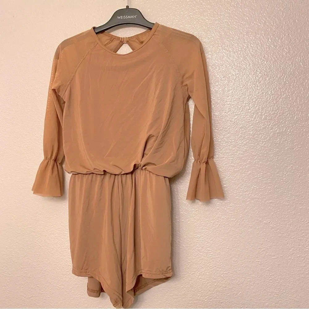 Weissman flounce sleeve