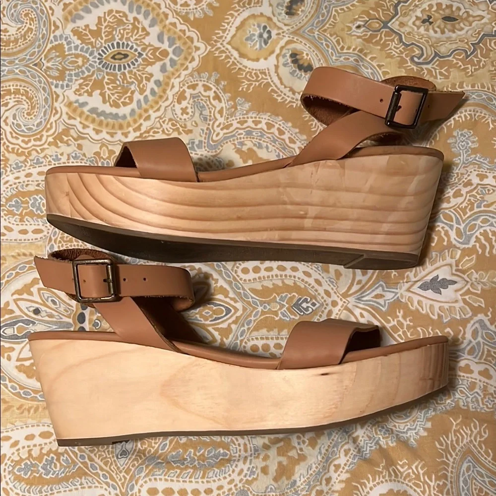 Nisolo Tan Leather Platform Wedge Sandals with Ankle Buckle