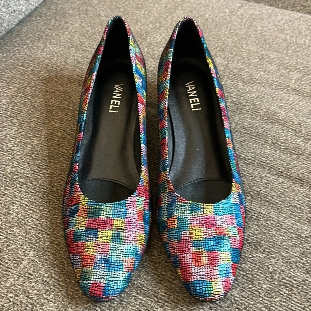 Vaneli Astyr' Almond‎ Toe Multi Color Pump Size 7.5