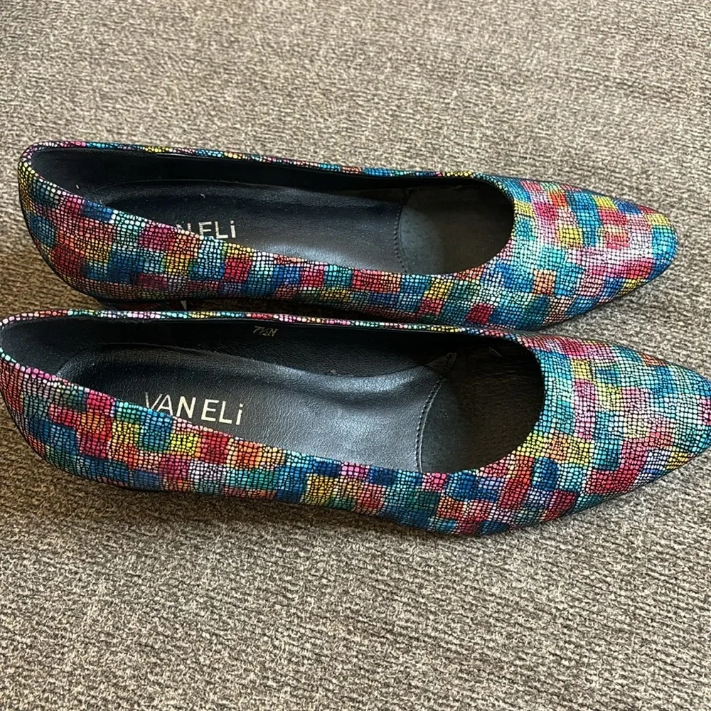 Vaneli Astyr' Almond‎ Toe Multi Color Pump Size 7.5