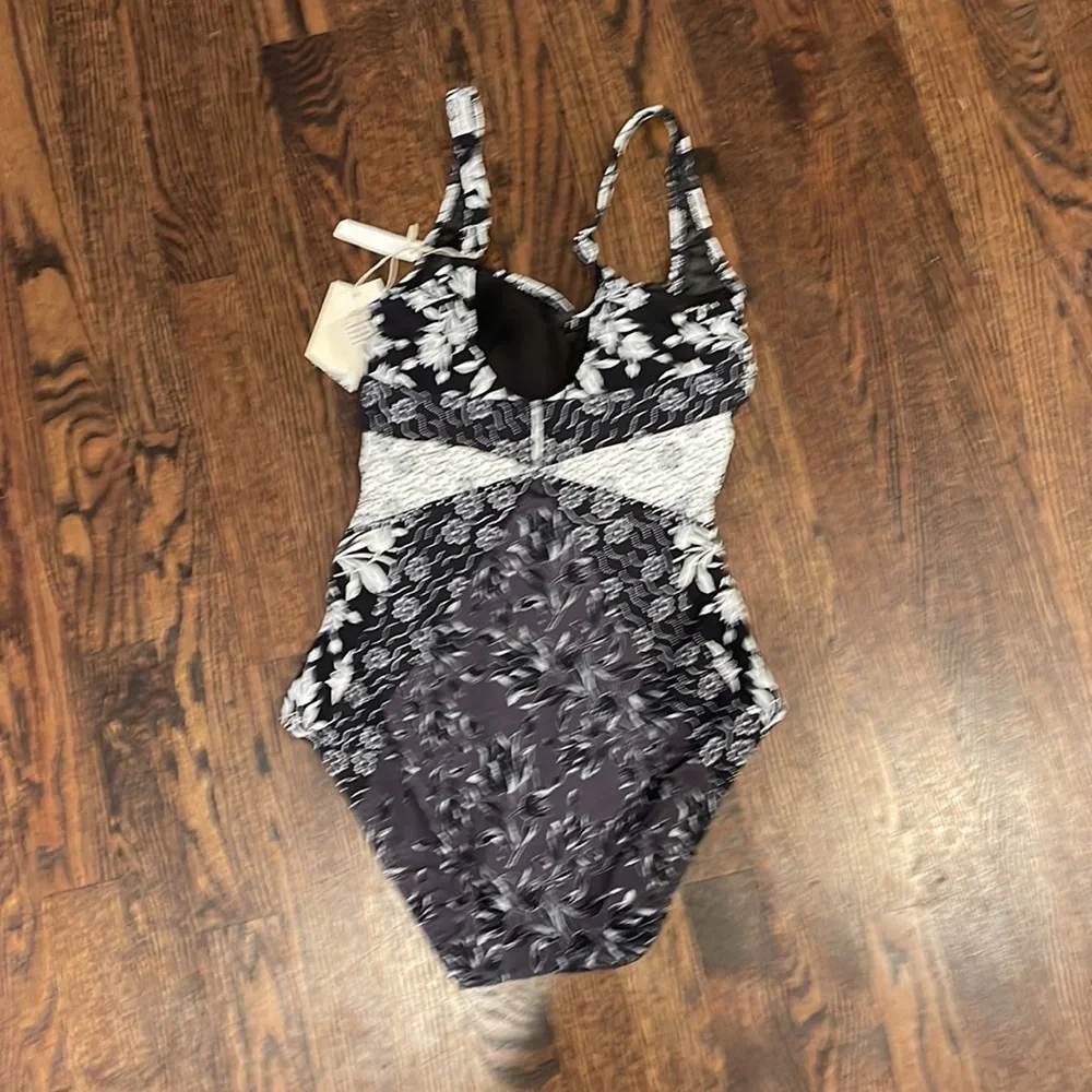 Gottex nwt camellia