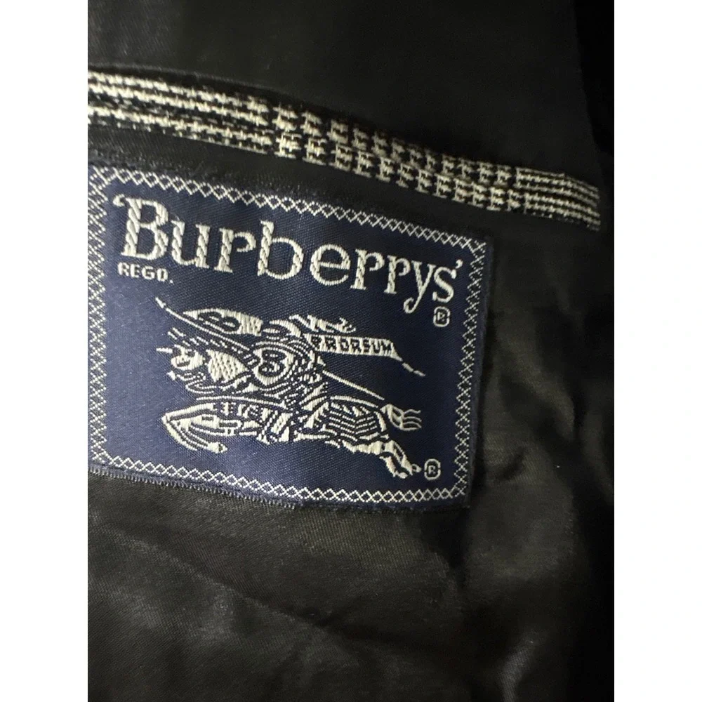 Burberry dinners this material