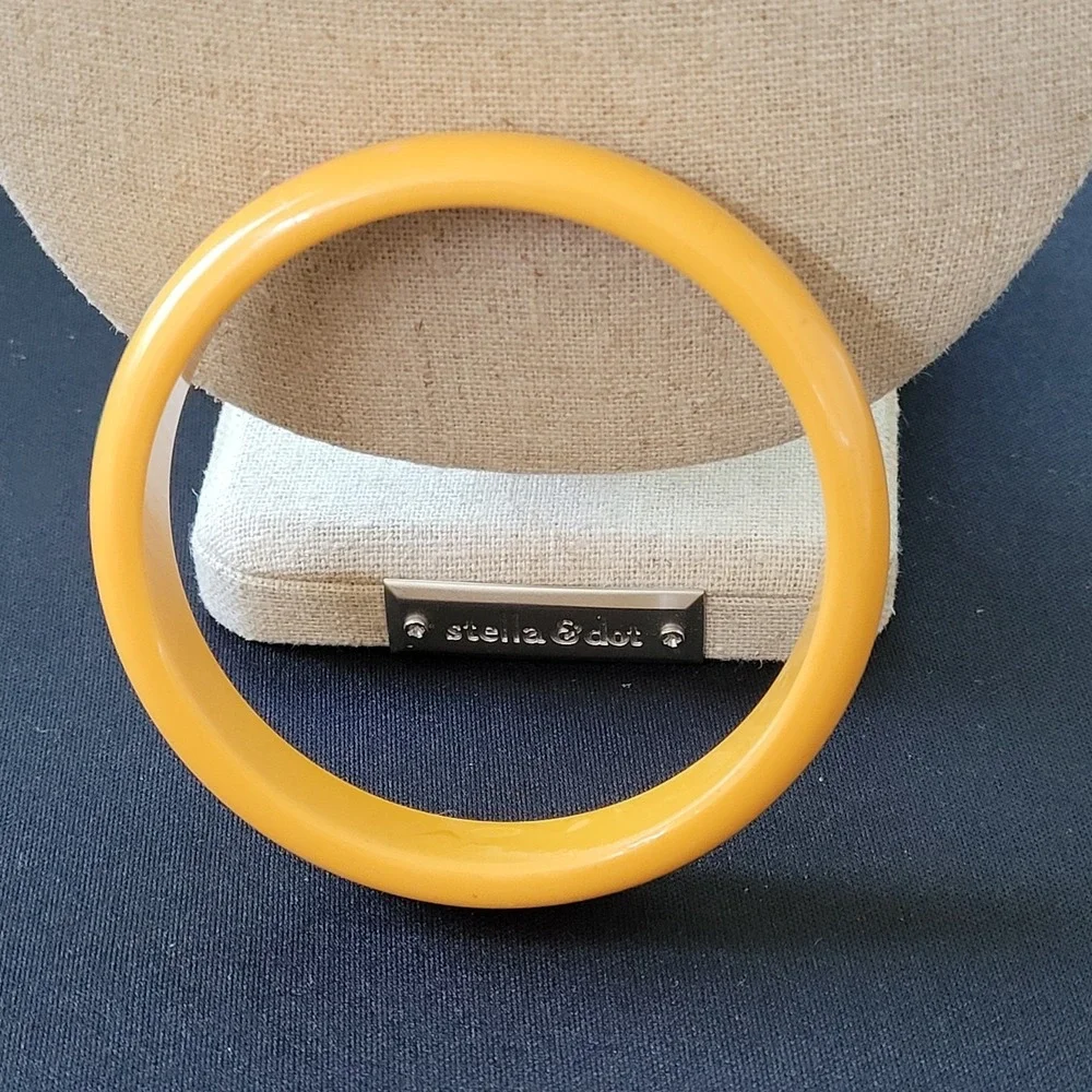 The Unbranded Brand estate jewelry