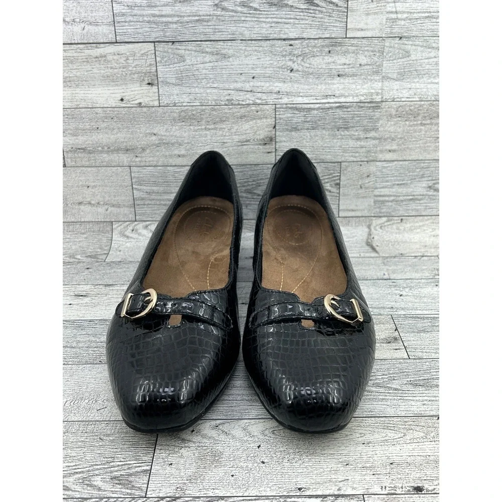 Clarks offer black