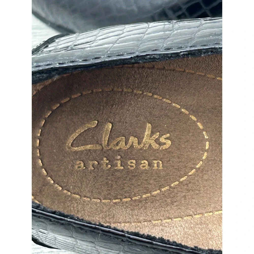 Clarks formal embossed provide