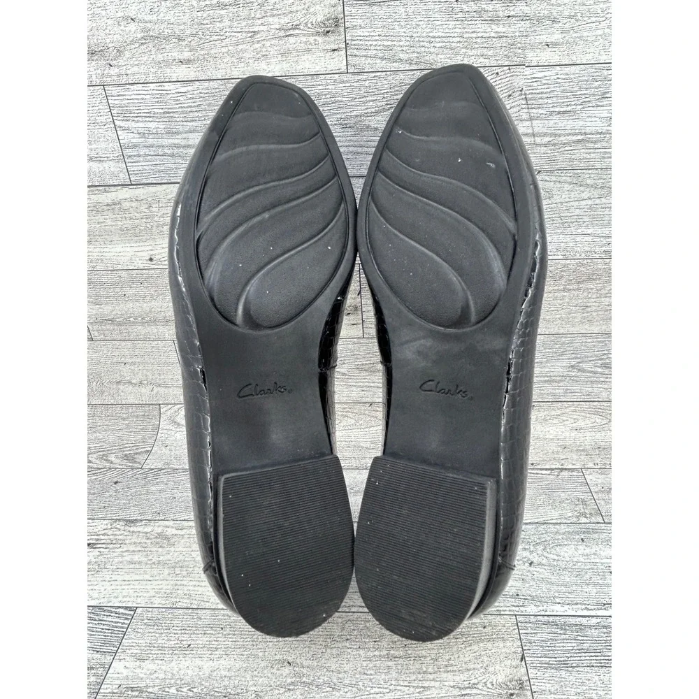 Clarks finish material artisan