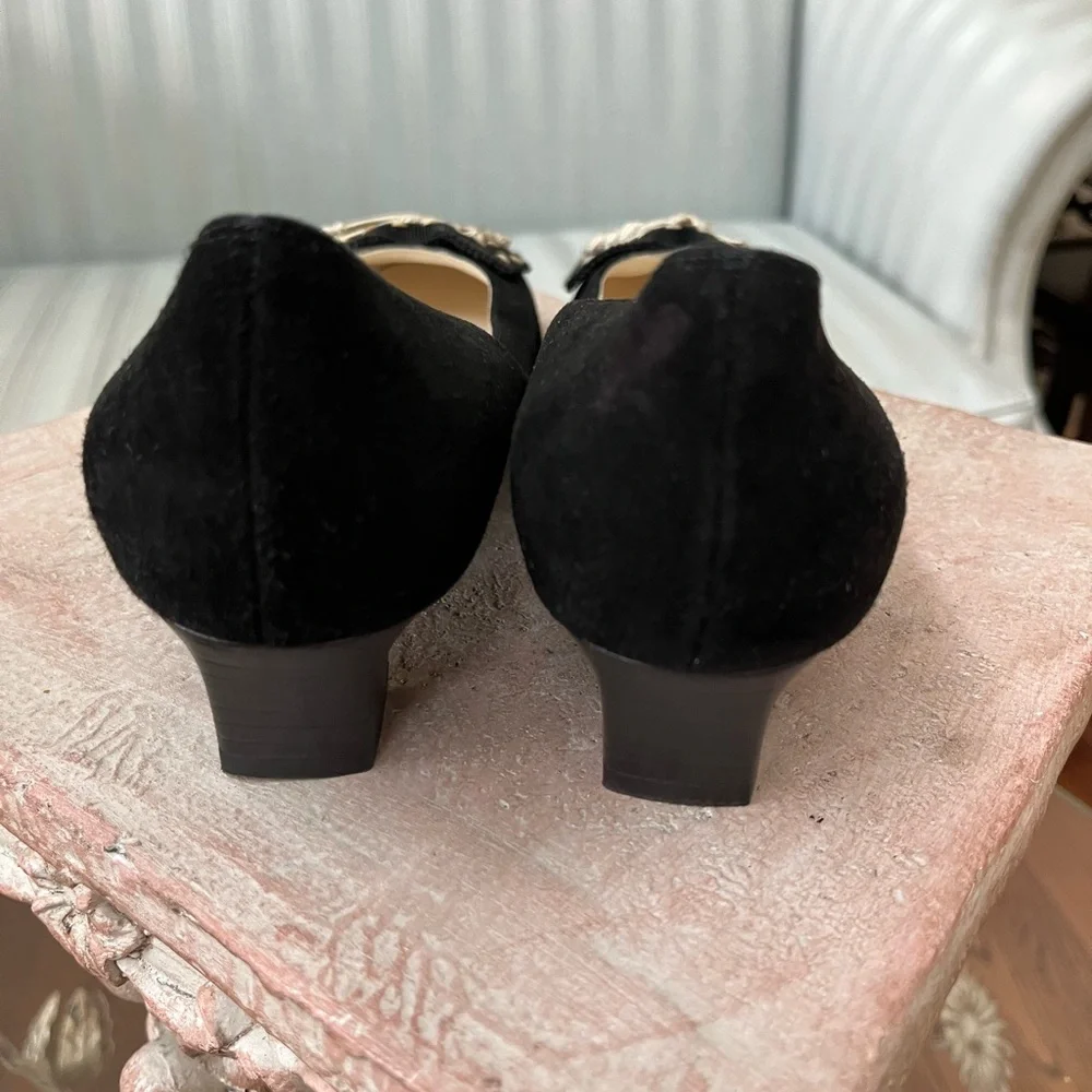Salvatore Ferragamo pumps sizes