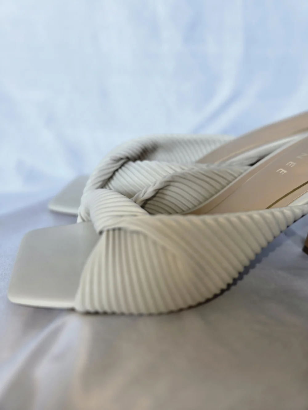 Journee Collection stylish white