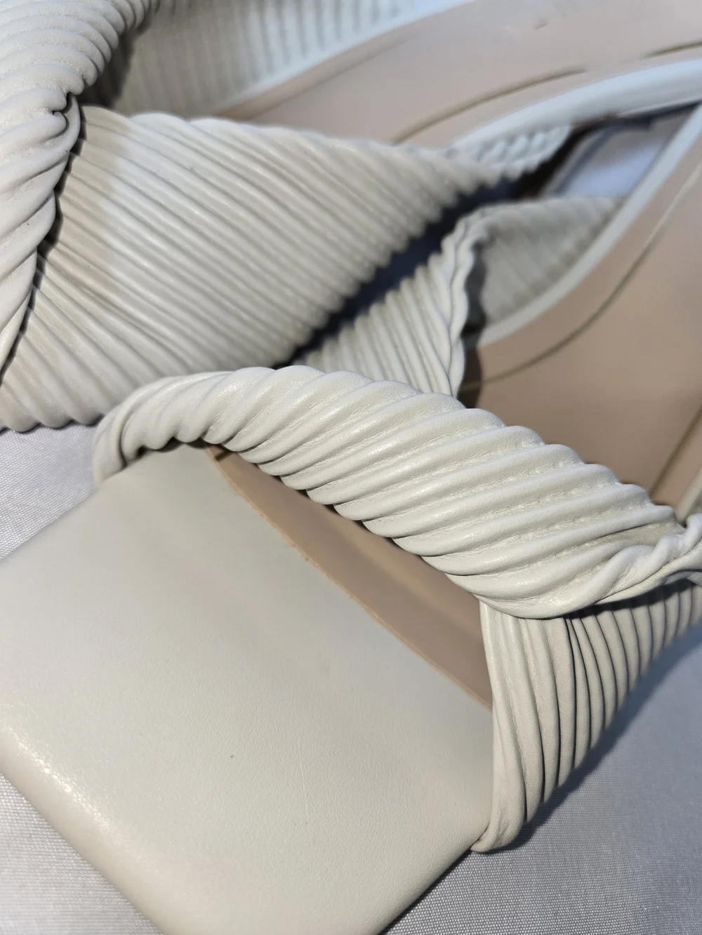 Journee Collection stylish white