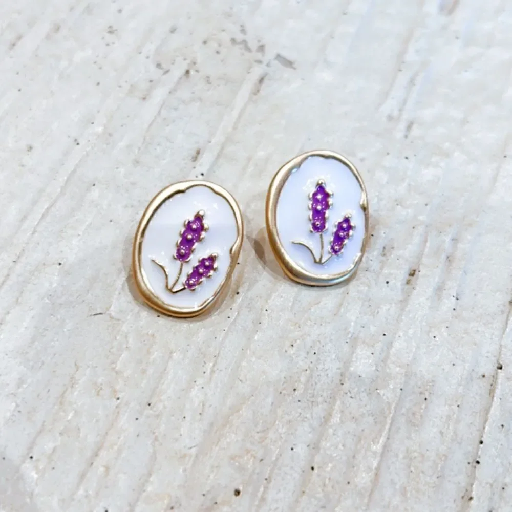 lavender stud  earrings  A222