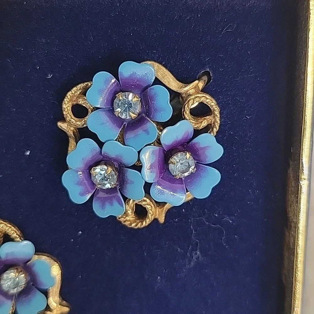 Vintage 1972‎ Avon Love Blossoms Blue Enamel Rhinestone Clip Earrings