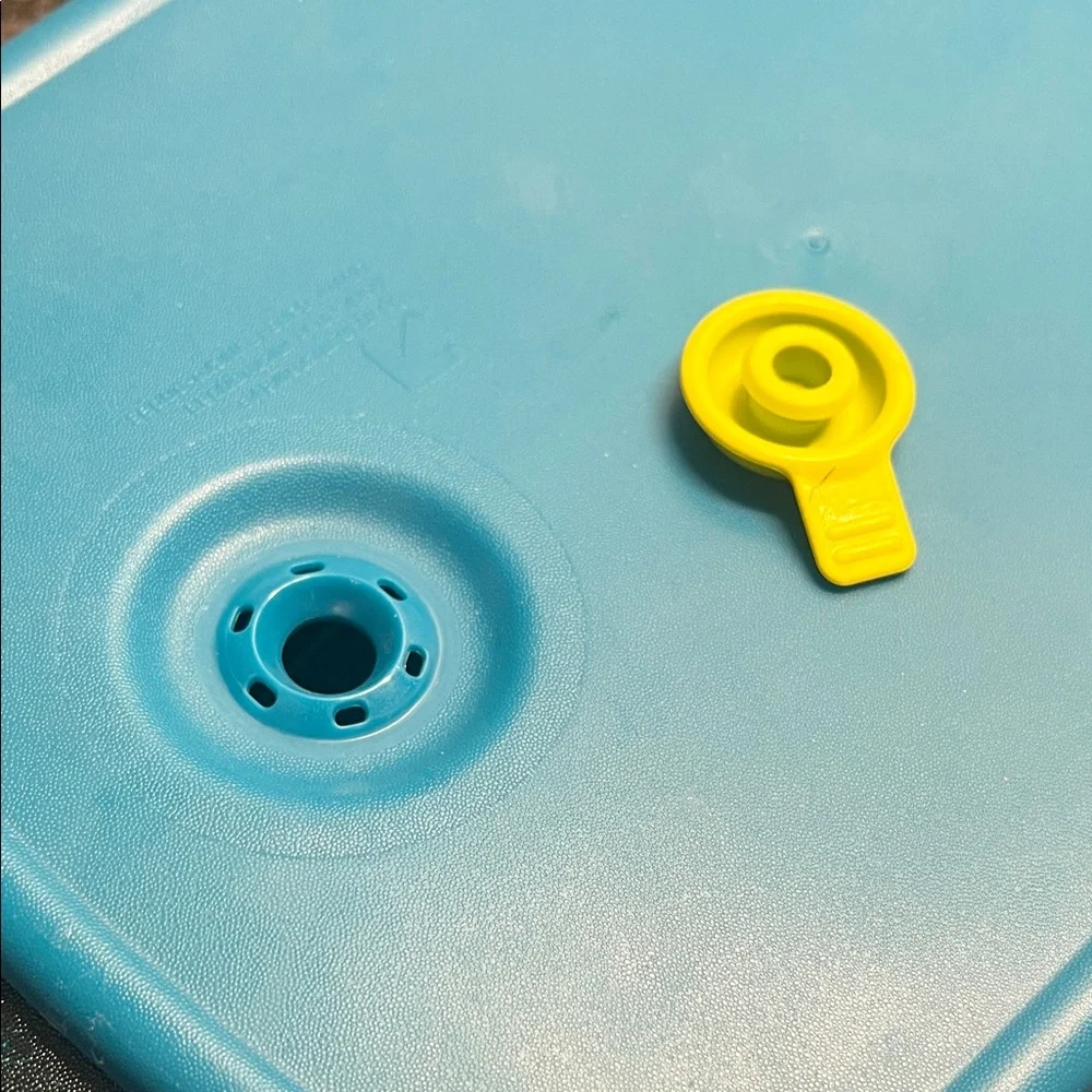 Tupperware escape feature