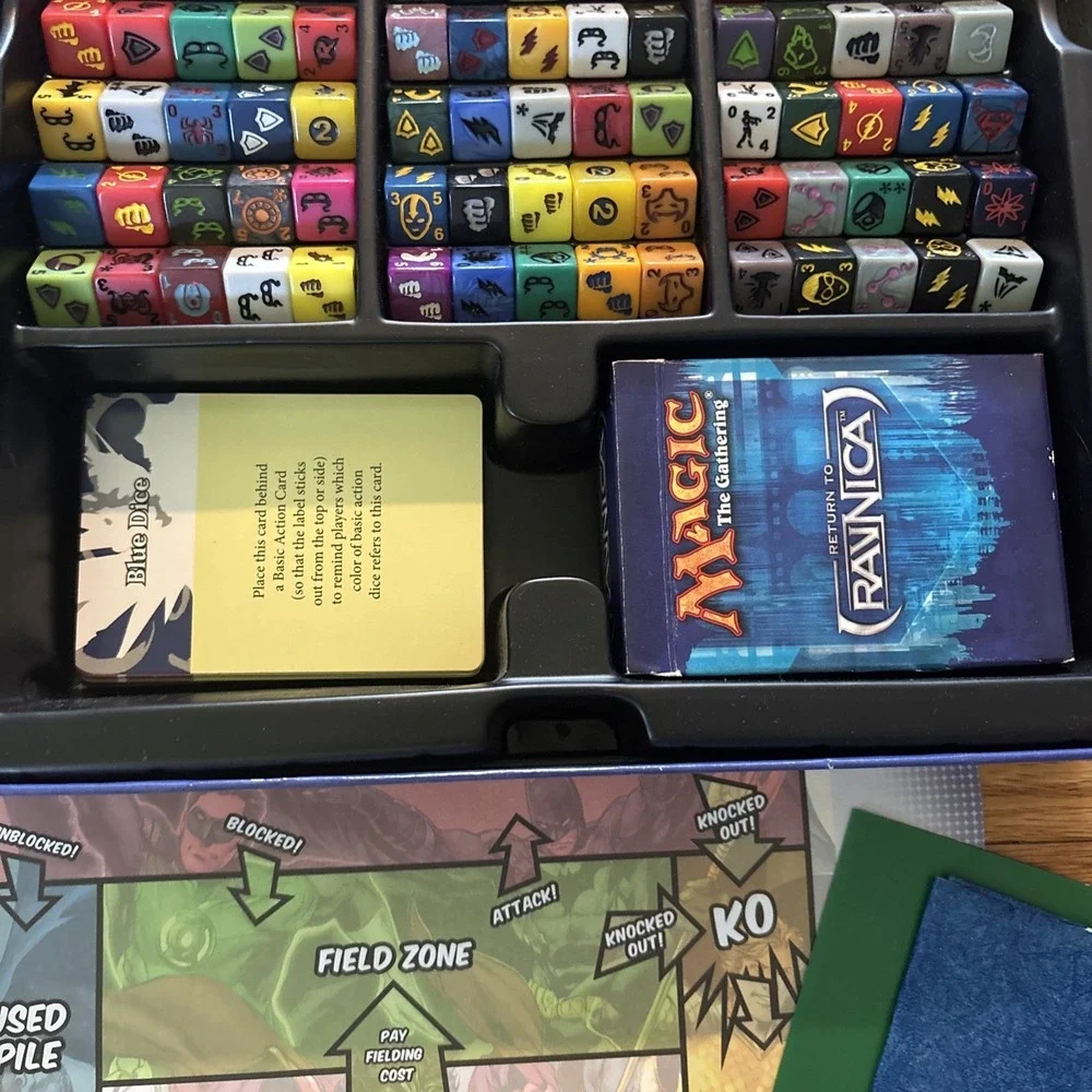 Dice Masters lot (Wiz Kids), Justice League 2015 With Lots Of Extra Cards & Dice