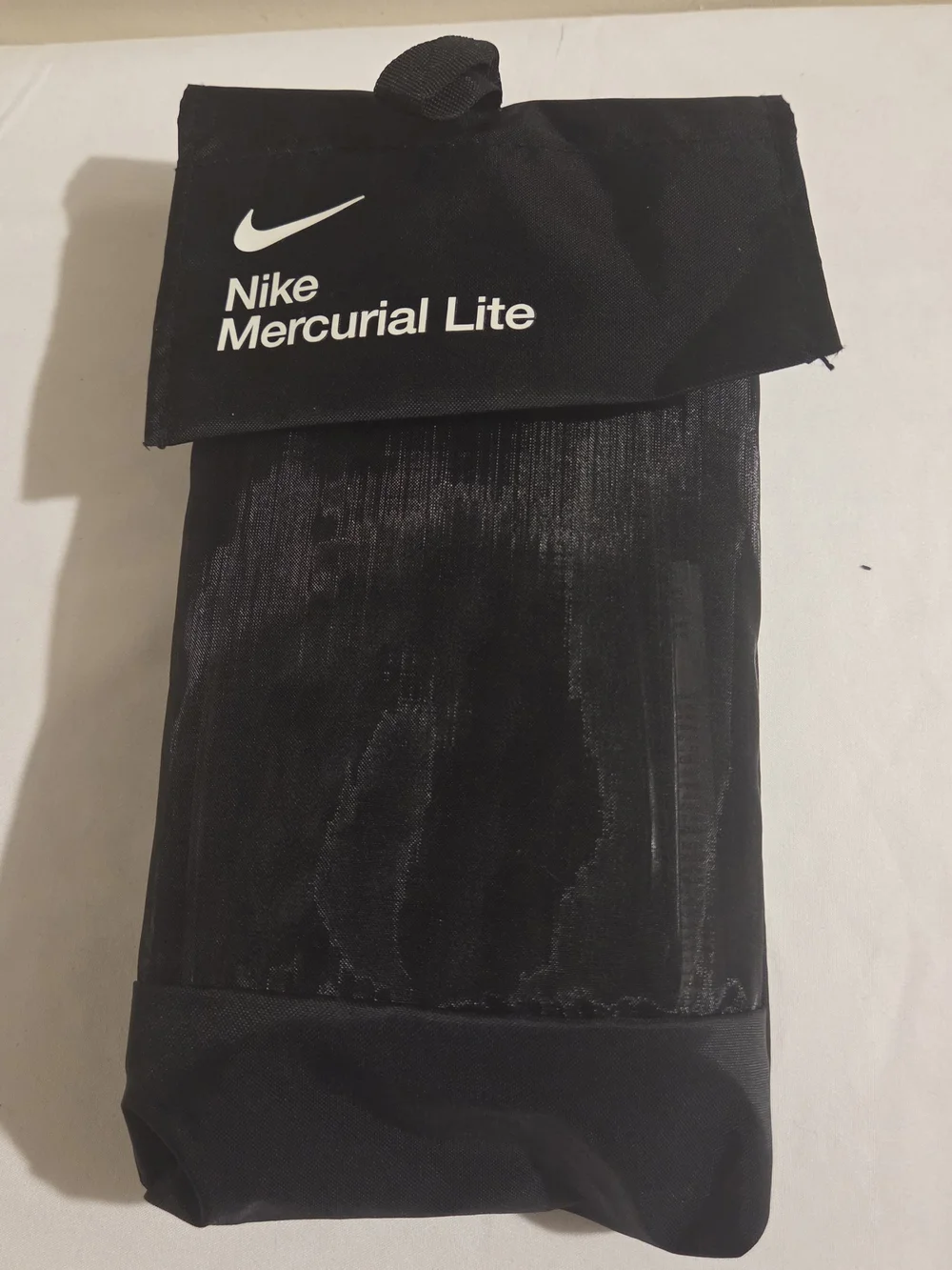 Nike Mercurial Lite Soccer Shin Guards. Adult Medium