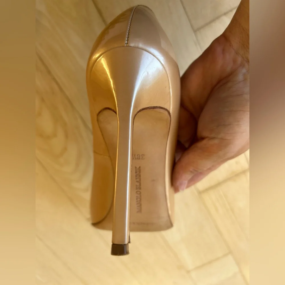 Manolo Blahnik chic nude