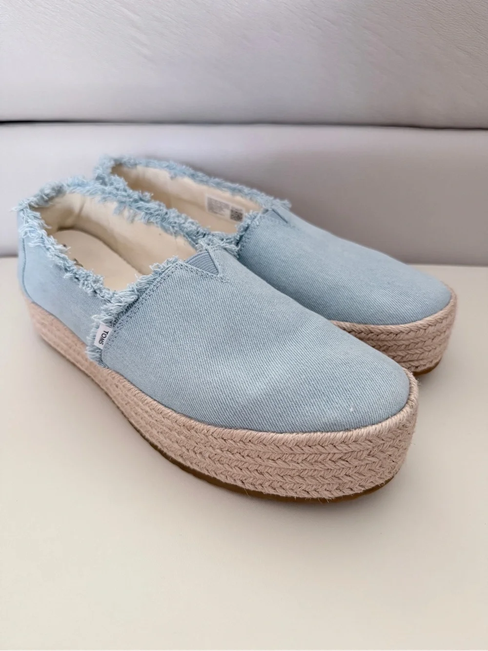 Toms like new